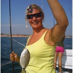 Vickan med en Sea Bream